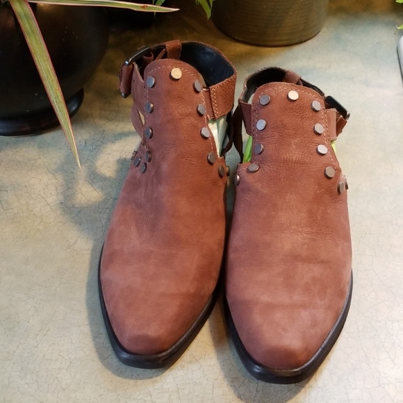 COOL M4DE SUEDE STUDDED SHOES W/DOUBLE STRAP HEELS - Picture 3 of 5